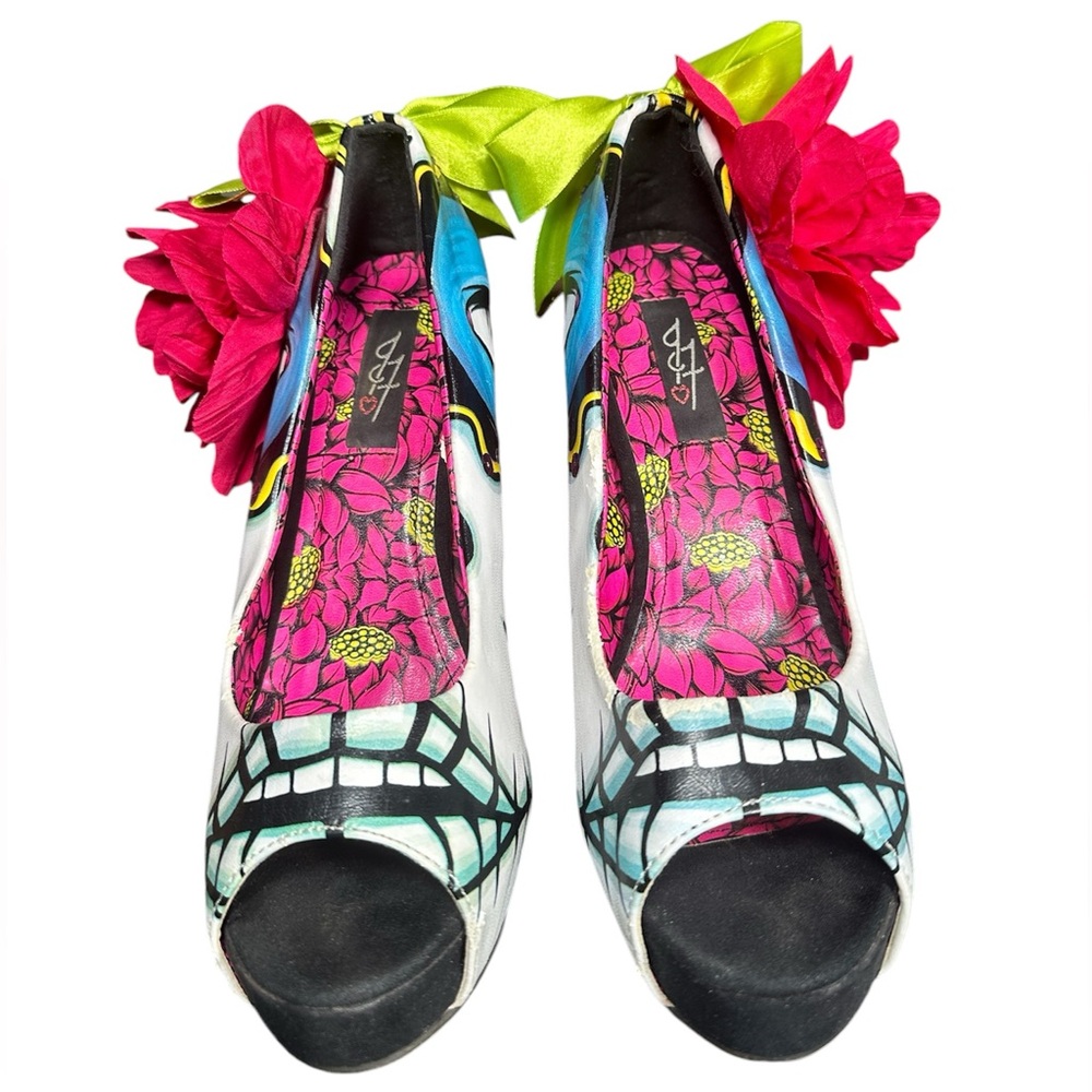 Floral Art Heels with Pink and Green Accents - Picture 2 of 8
